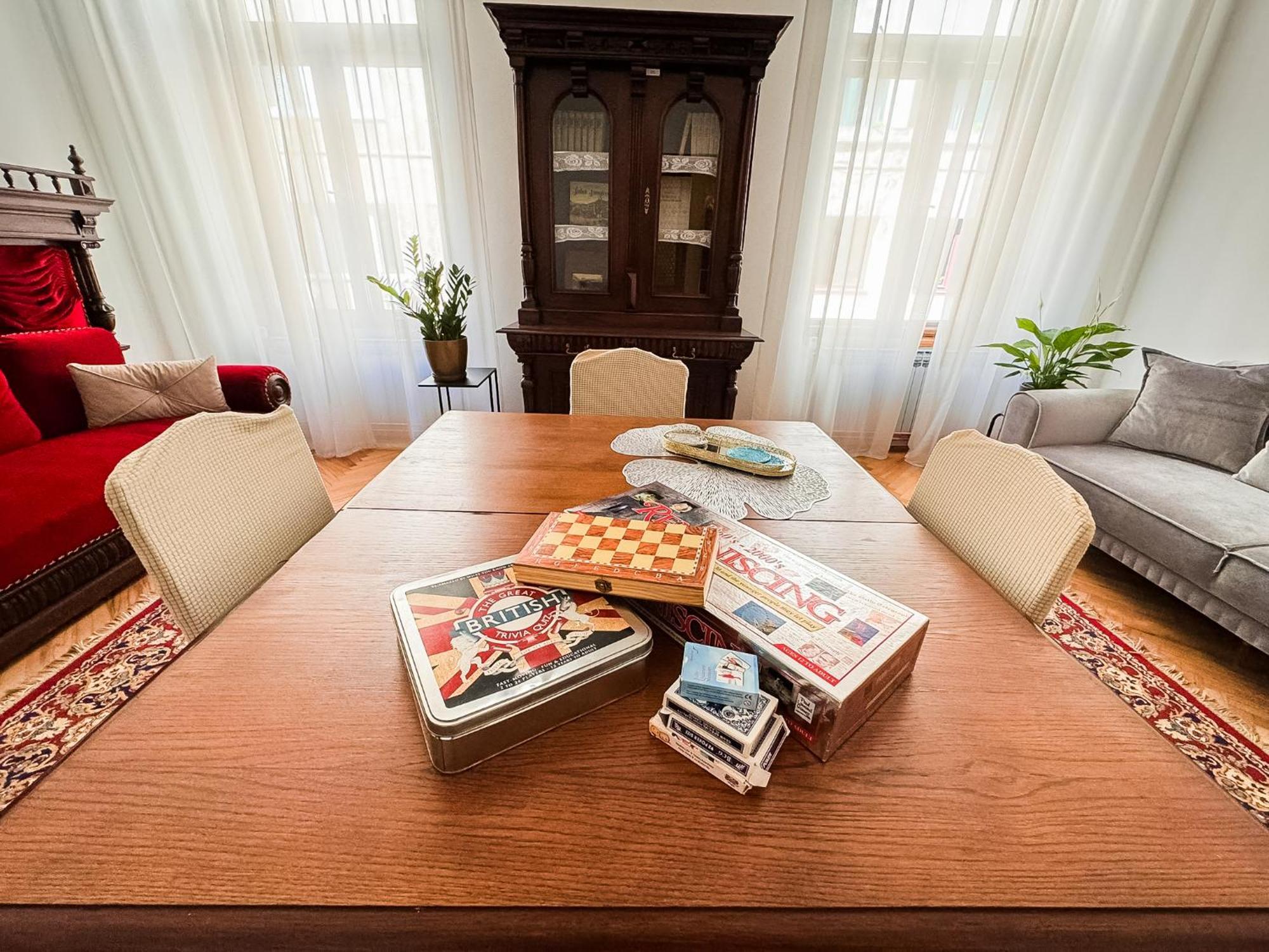 Unique & Spacious 3br Historic Flat In Centre